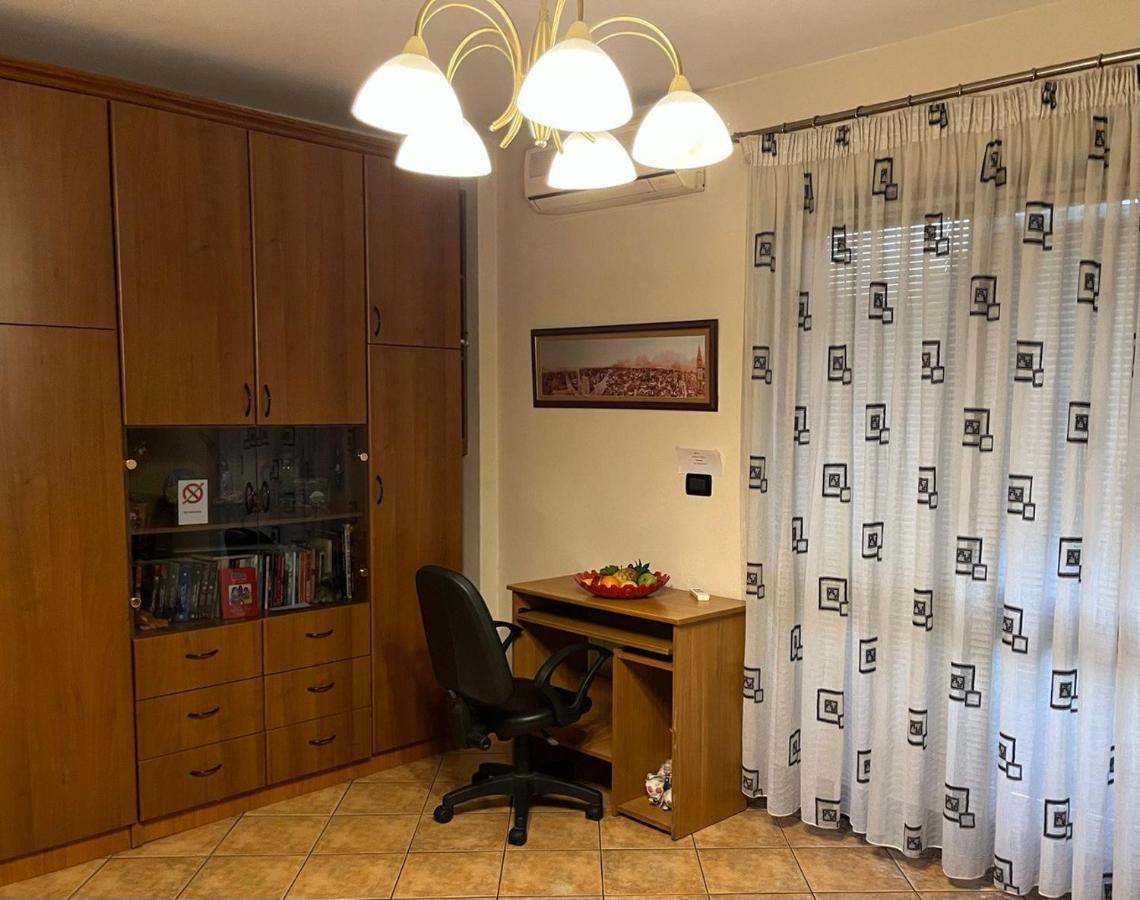 Kristi'S Apartment In The Heart Of Τίρανα Εξωτερικό φωτογραφία