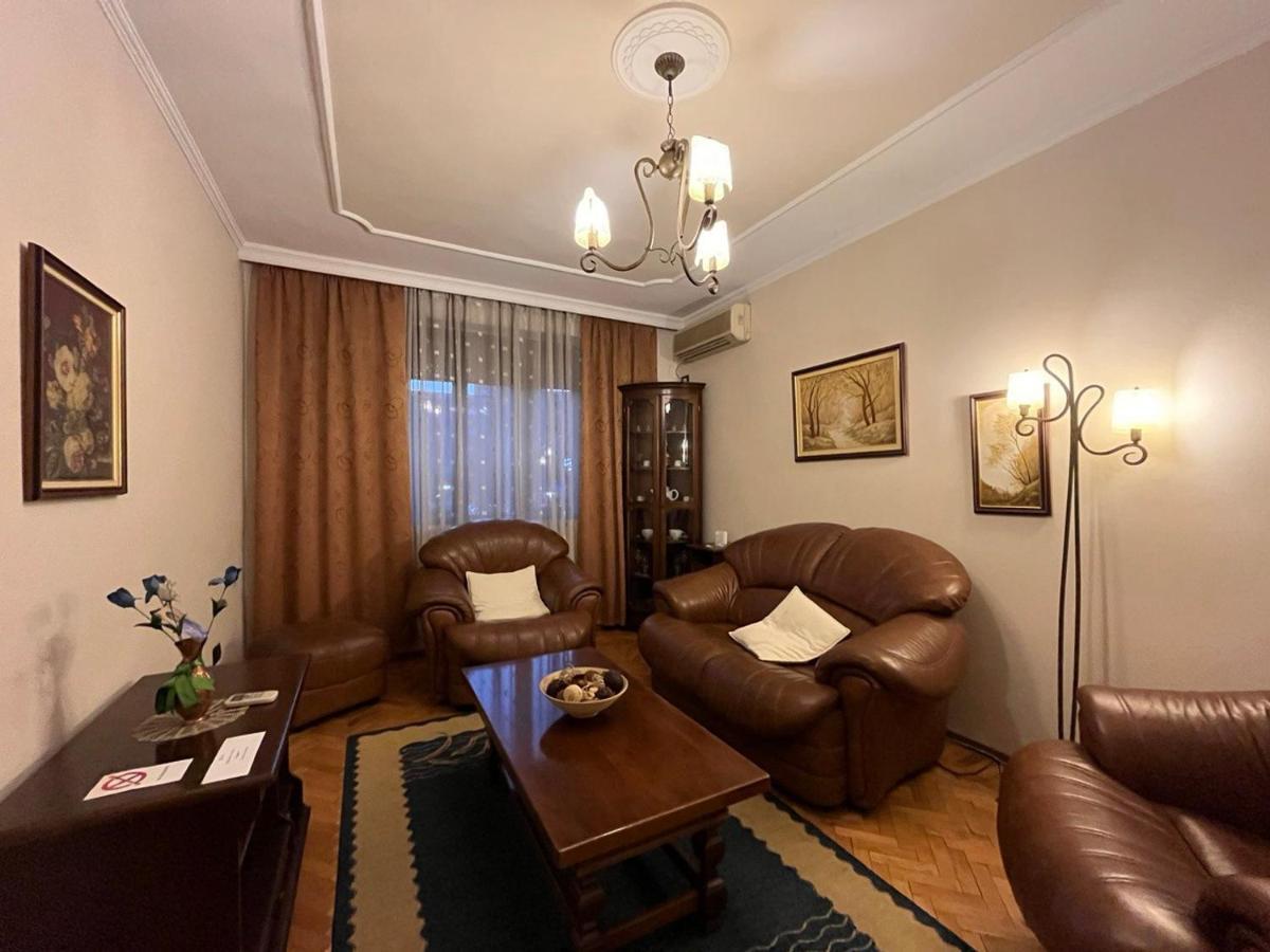 Kristi'S Apartment In The Heart Of Τίρανα Εξωτερικό φωτογραφία